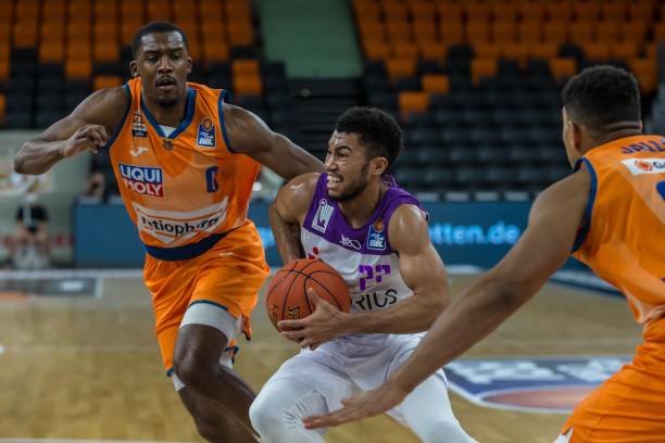 的中场压力 的中场压力